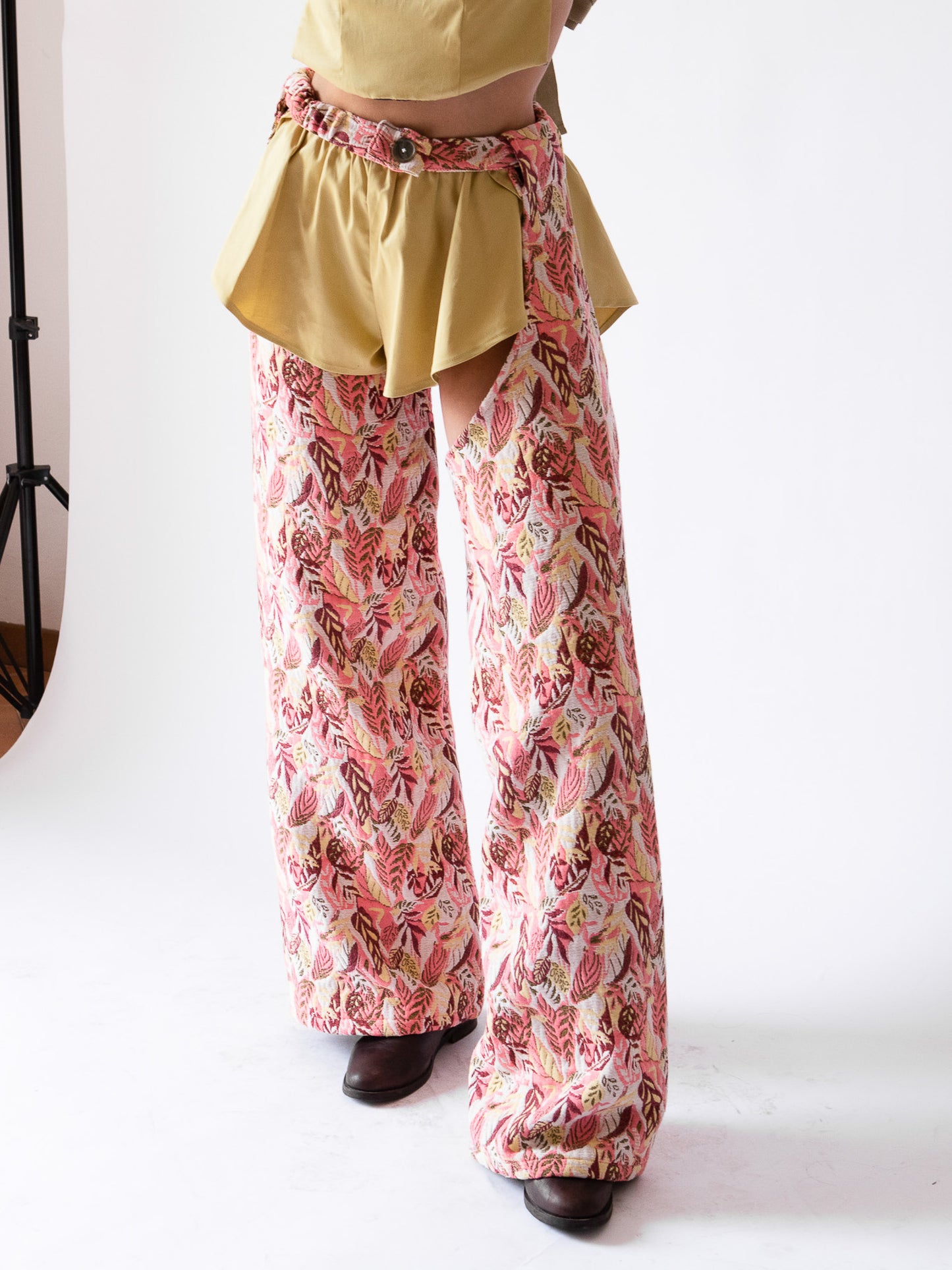 Giglio x Archetipo - Lakota Chaps Pink Leaves