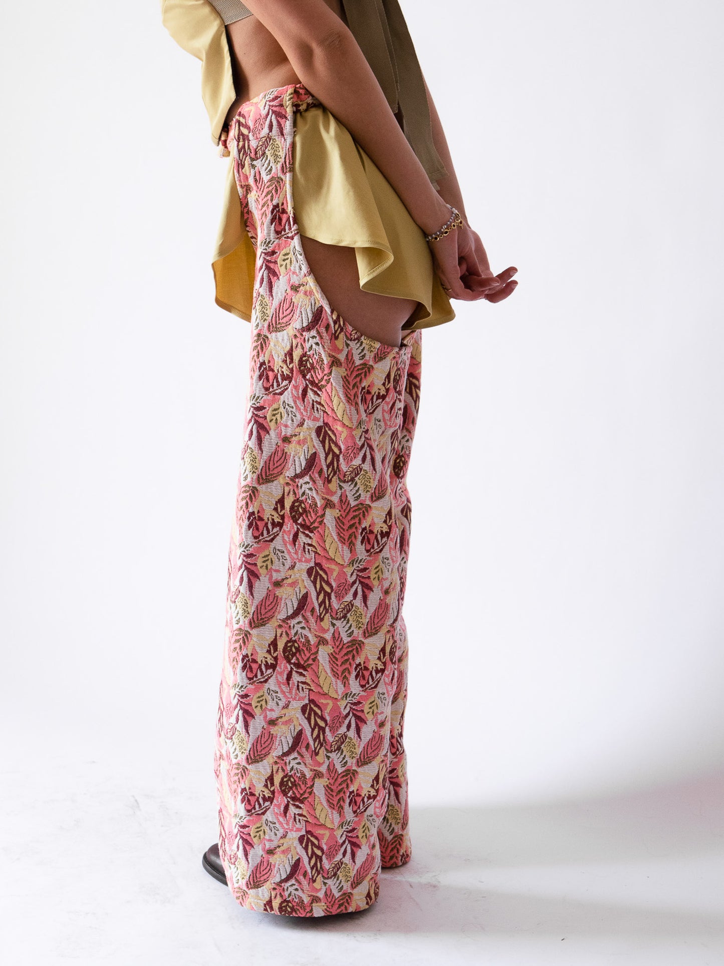 Giglio x Archetipo - Lakota Chaps Pink Leaves