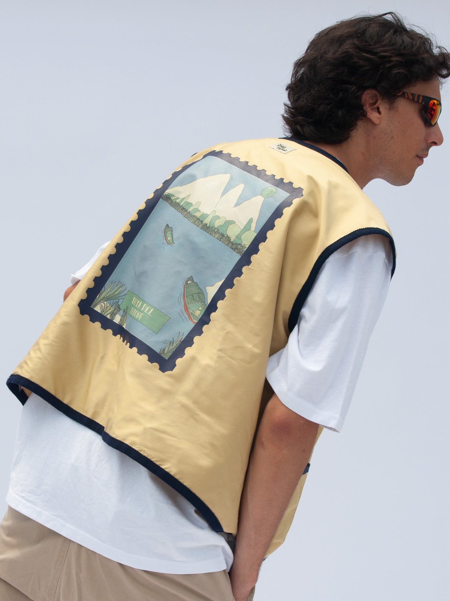Sid Gilet w/ Delta del Mekong Stamp