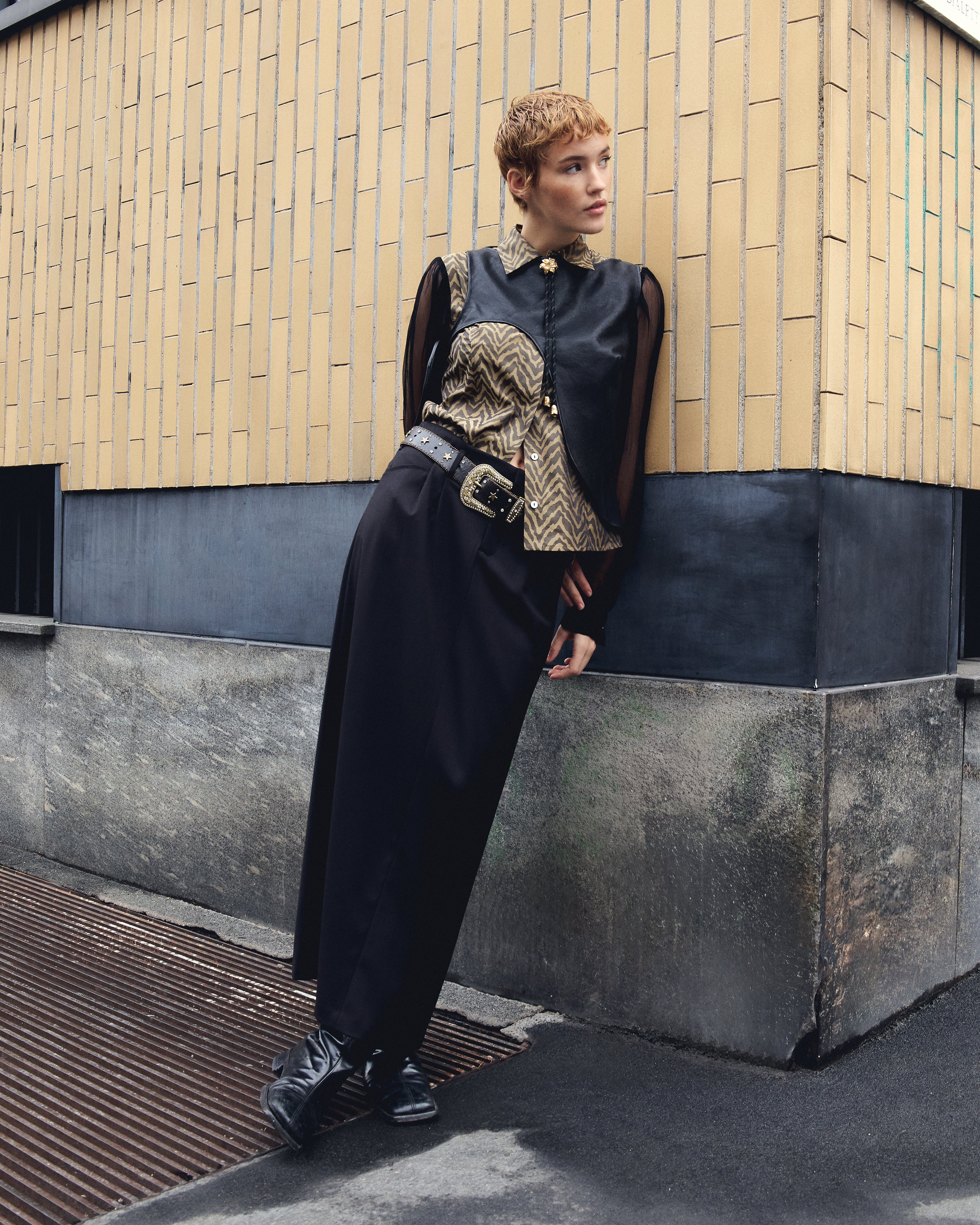 MOJO JOJO TOP IN BLACK LEATHER