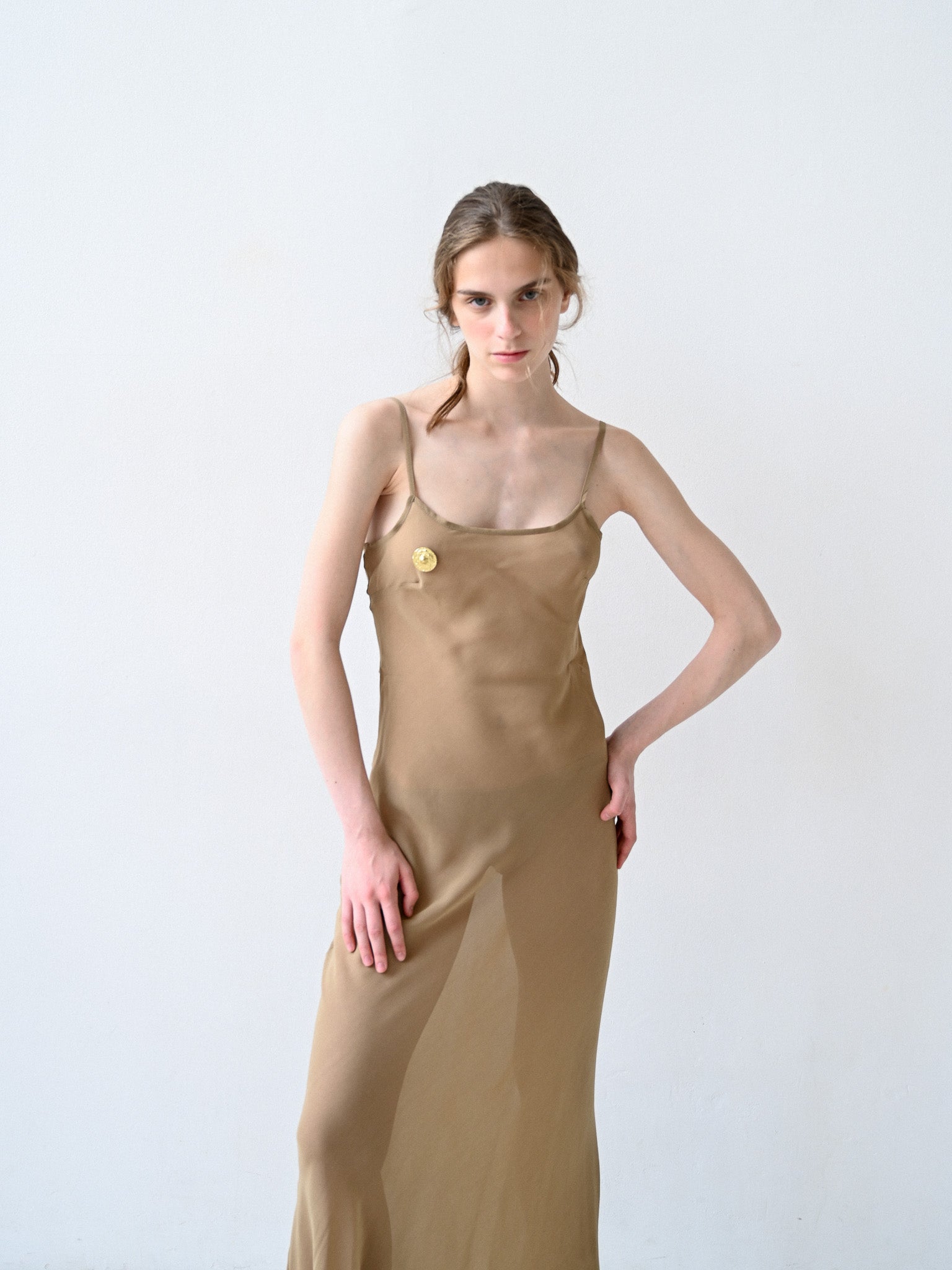 Item 26-0021 / Susy Slip Dress I (Beige)