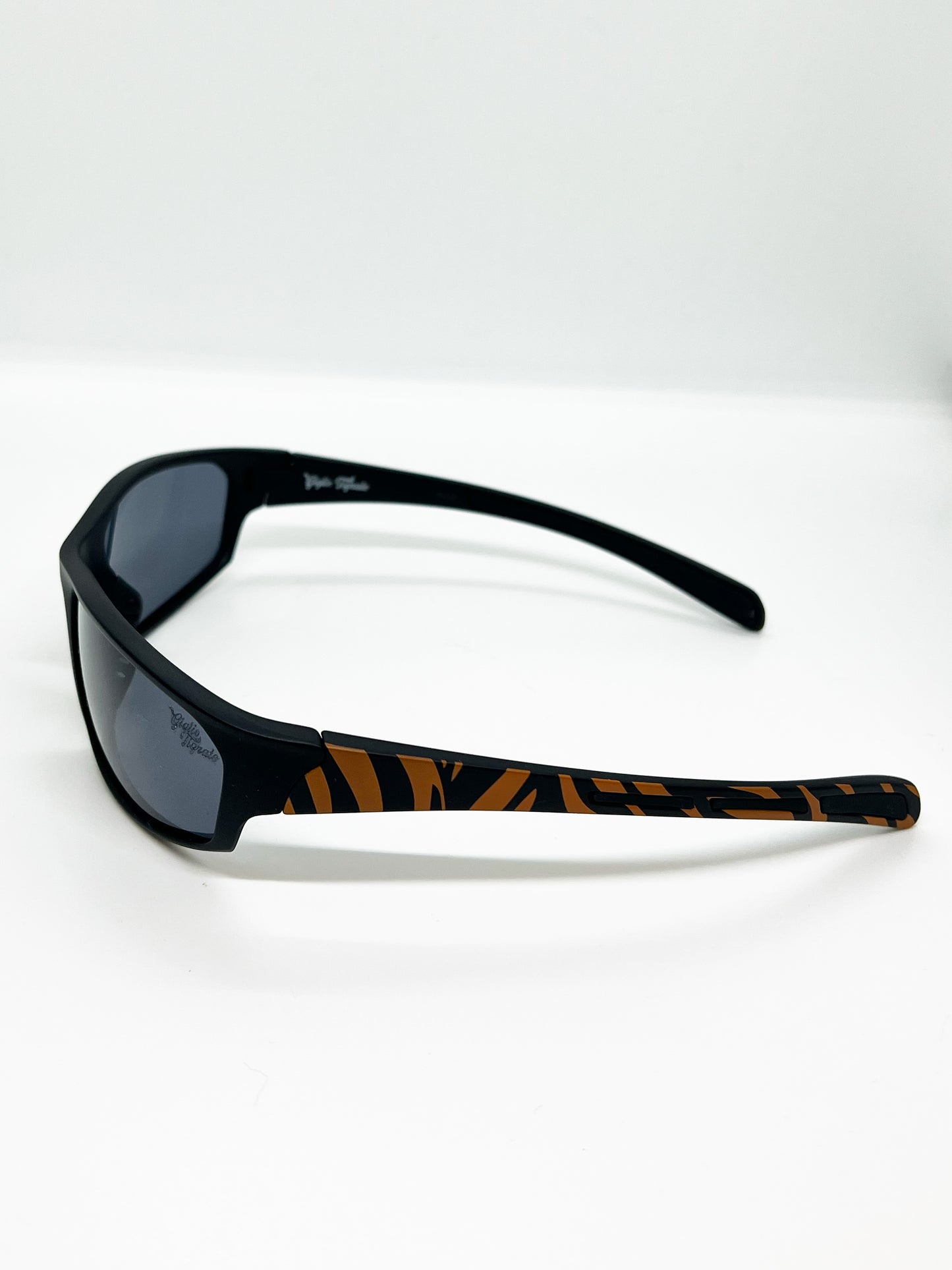 Sunglasses, side view, animalier, techno glasses